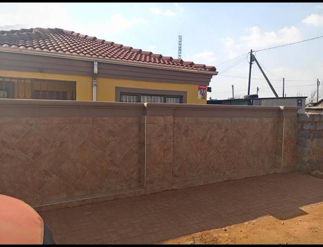 3 BEDROOM HOUSE FOR SALE IN MOLELEKI EXT 2
